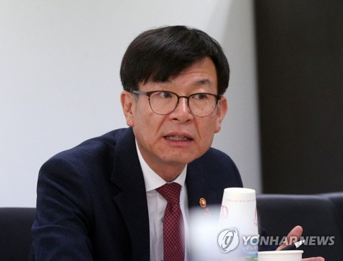 검찰, '통계조작 의혹' 김상조 전 정책실장 소환 조사 [연합뉴스]